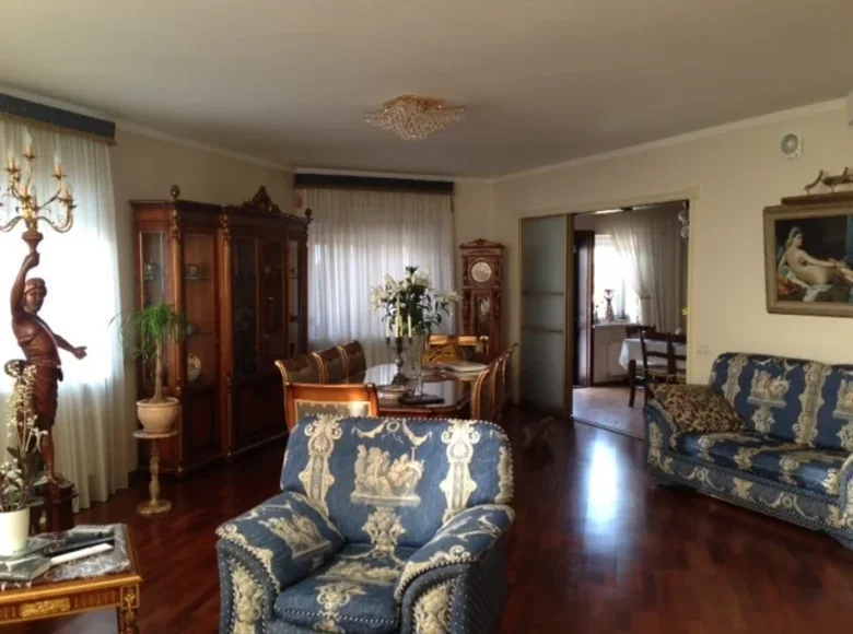 villa de 7 chambres 399 m² Riga, Lettonie