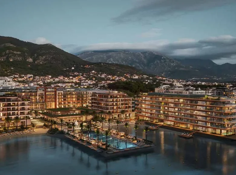 3 bedroom apartment 284 m² Tivat, Montenegro