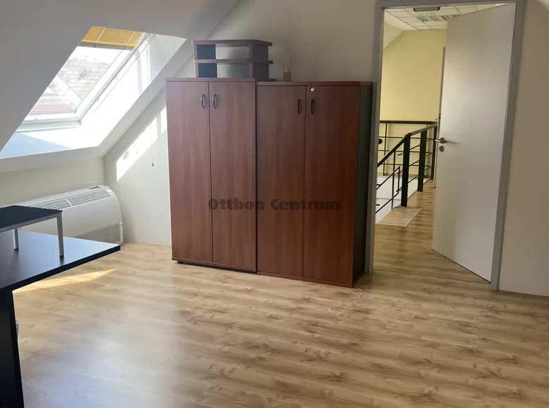 Commercial property 219 m² in Budapest, Hungary