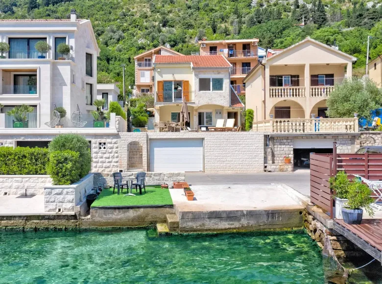 4 bedroom house 200 m² Muo, Montenegro