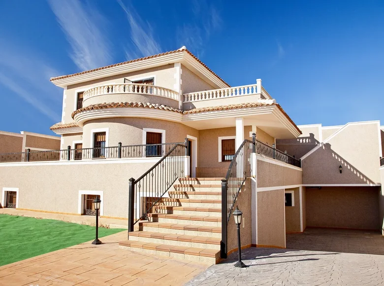 3 bedroom house 335 m² Torrevieja, Spain