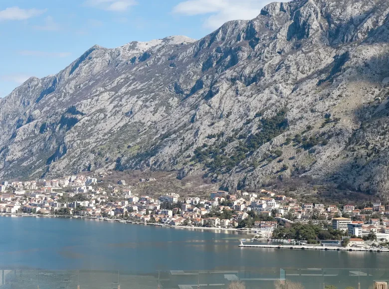 Wohnung 2 Schlafzimmer 136 m² Dobrota, Montenegro