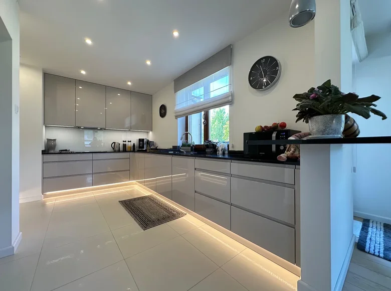 Квартира 6 комнат 154 м² Варшава, Польша
