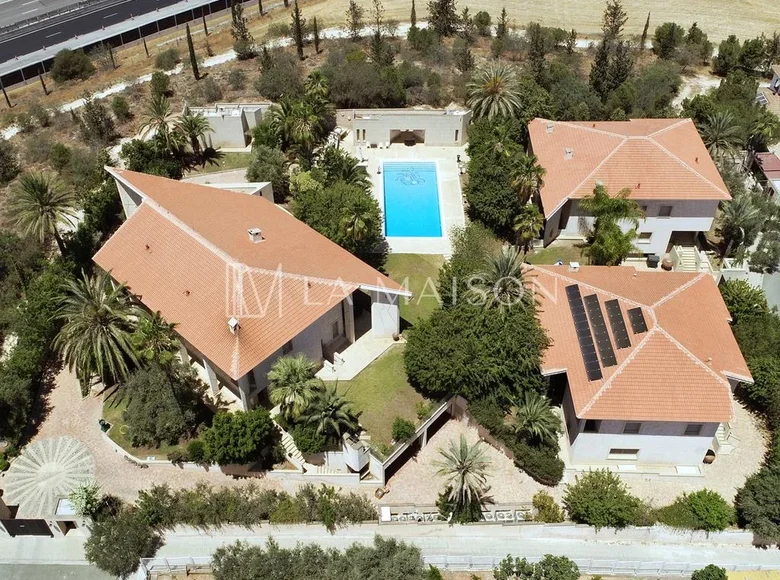 Dom 3 500 m² Latsia, Cyprus