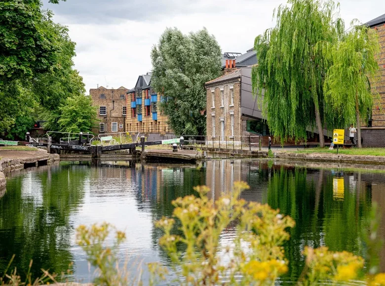 2 bedroom apartment 75 m² London, United Kingdom
