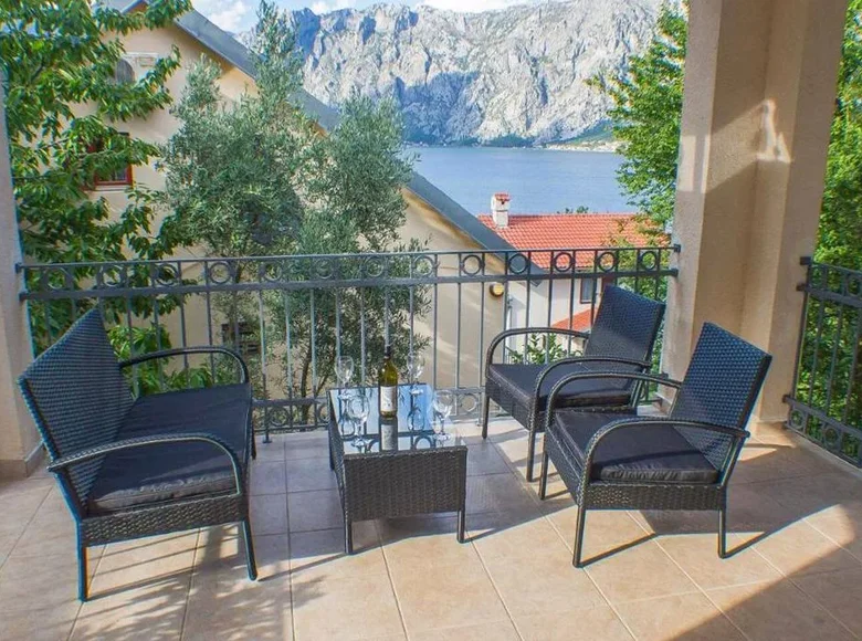 Haus 3 Schlafzimmer 123 m² Prcanj, Montenegro