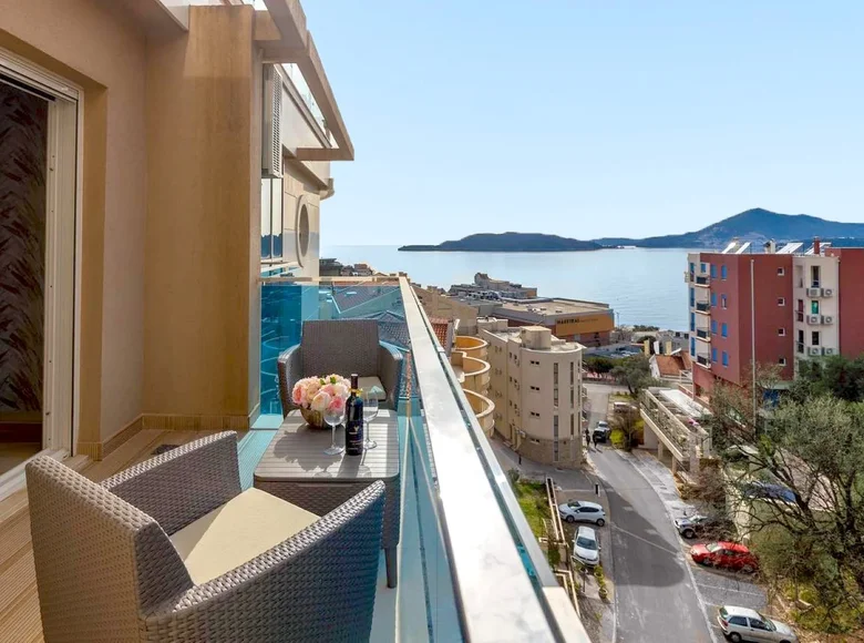 2 bedroom apartment 96 m² Przno, Montenegro