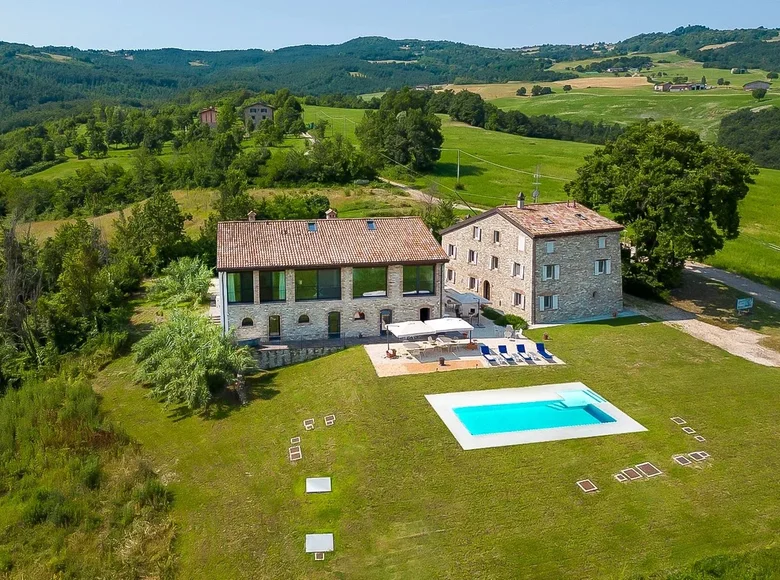 Villa 10 bedrooms 1 000 m² Bologna, Italy