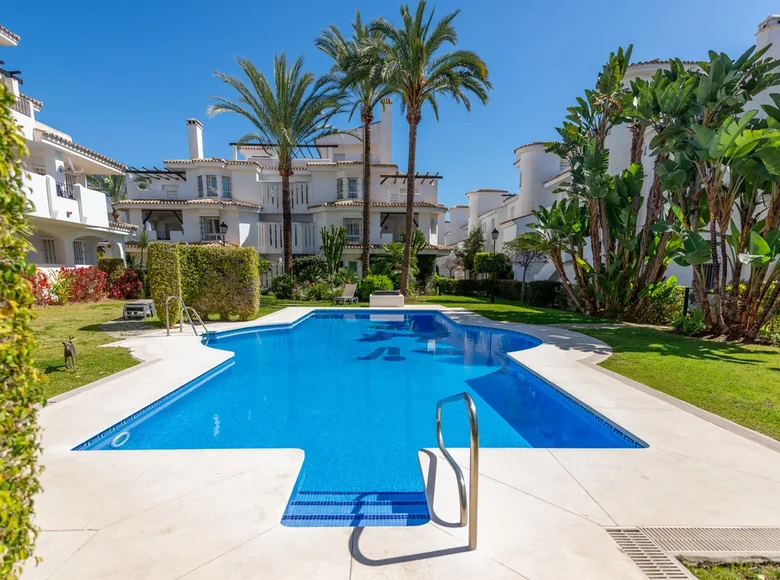 2 bedroom apartment 114 m² Marbella, Spain