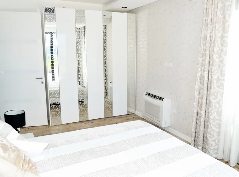 4 bedroom apartment 365 m² Budva Municipality, Montenegro