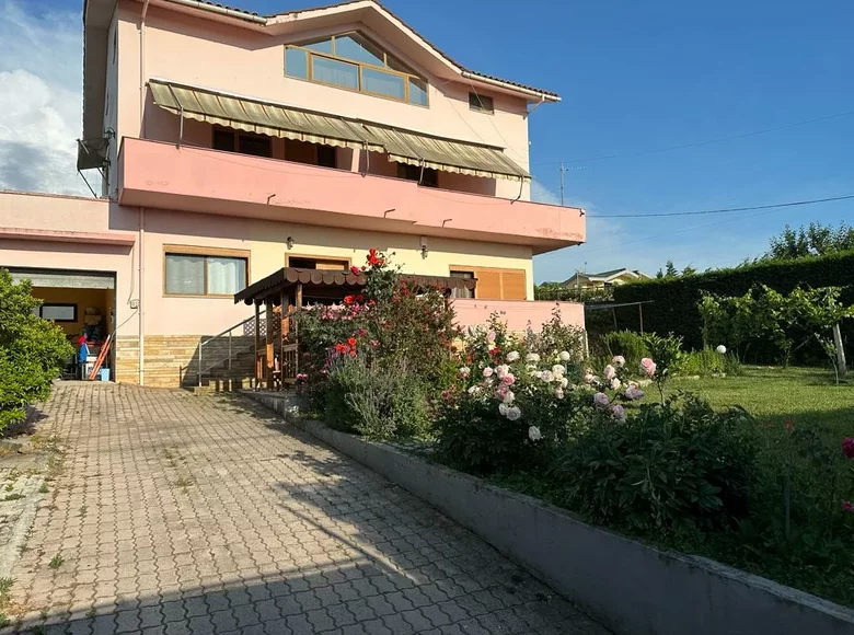 Dom 11 pokojów 450 m² Durres, Albania