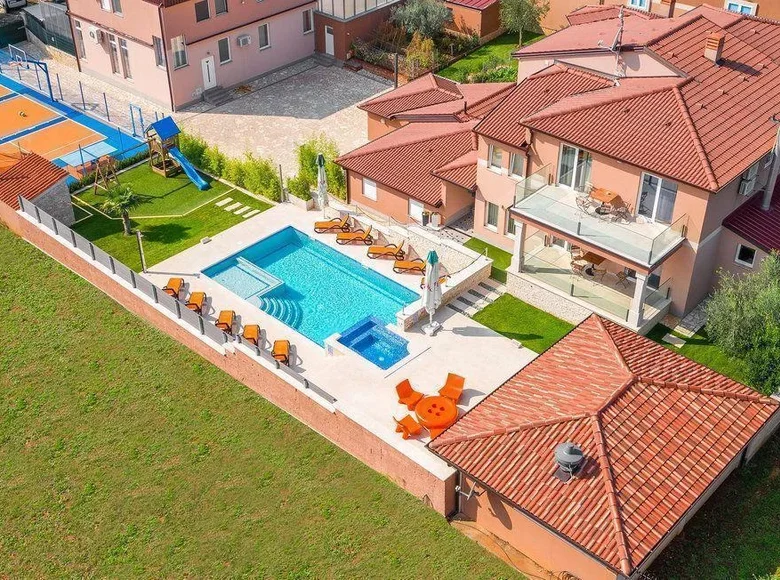 Hotel 600 m² in Grad Pula, Croatia