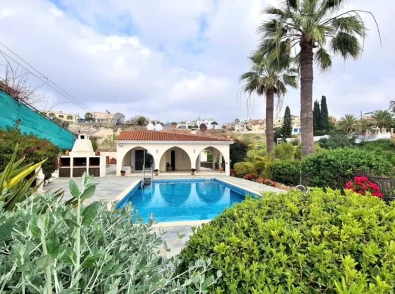 4 bedroom house 200 m² Chloraka, Cyprus