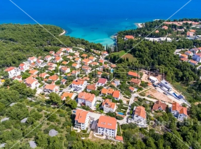 Grundstück 3 000 m² Supetar, Kroatien