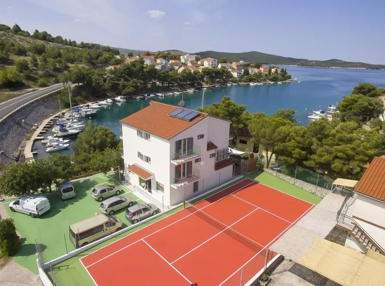 villa de 7 chambres 330 m² Bashkia Durres, Albanie