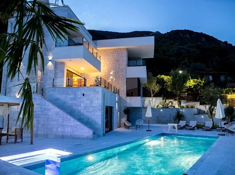 Villa de 6 habitaciones 350 m² denovici, Montenegro