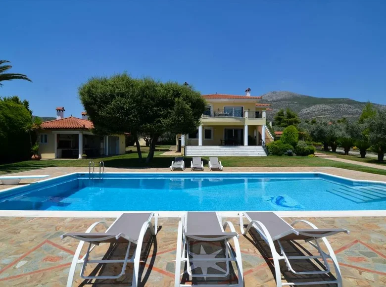 Villa 8 bedrooms 440 m² Magoula, Greece