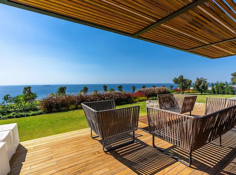 4 bedroom Villa 400 m² Bozbuek, Turkey