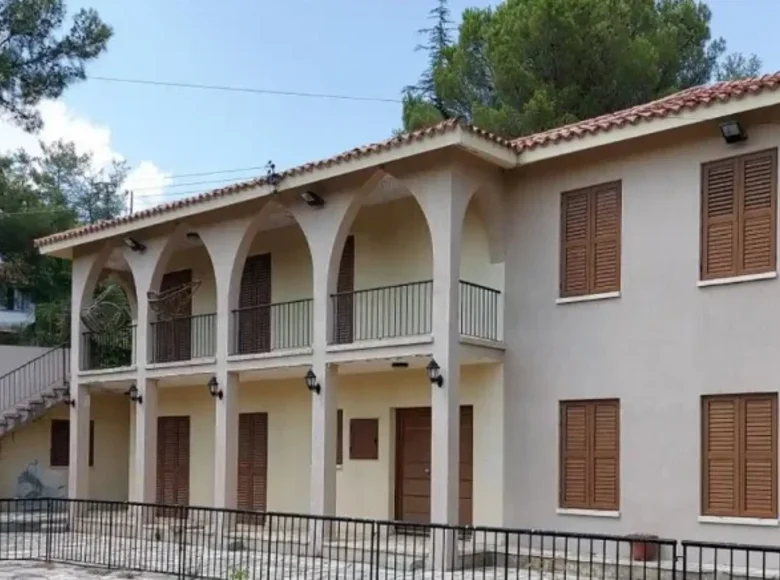 Maison 4 chambres 300 m² Moniatis, Chypre