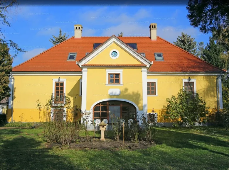 6 bedroom villa 587 m², Hungary