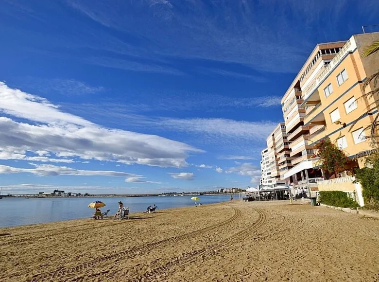 Mieszkanie 2 pokoi 99 m² Torrevieja, Hiszpania