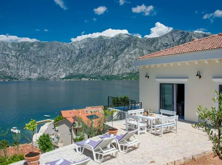 Commercial property 150 m² in Stoliv, Montenegro