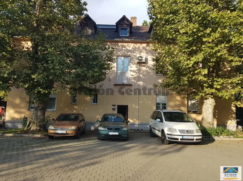 Haus 7 Zimmer 580 m² Schiofok, Ungarn