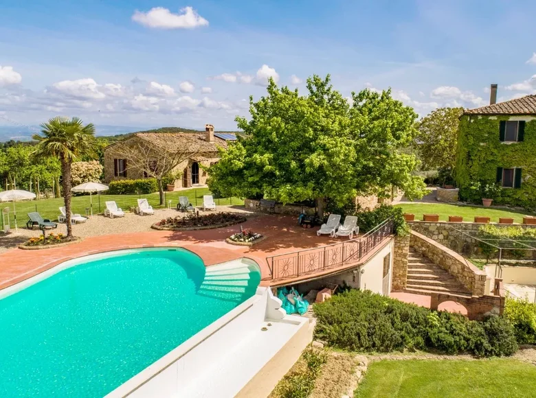 Villa 10 Schlafzimmer 1 800 m² Siena, Italien
