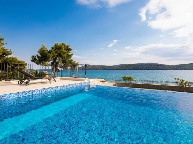 7-Schlafzimmer-Villa 1 006 m² Sibenik, Kroatien