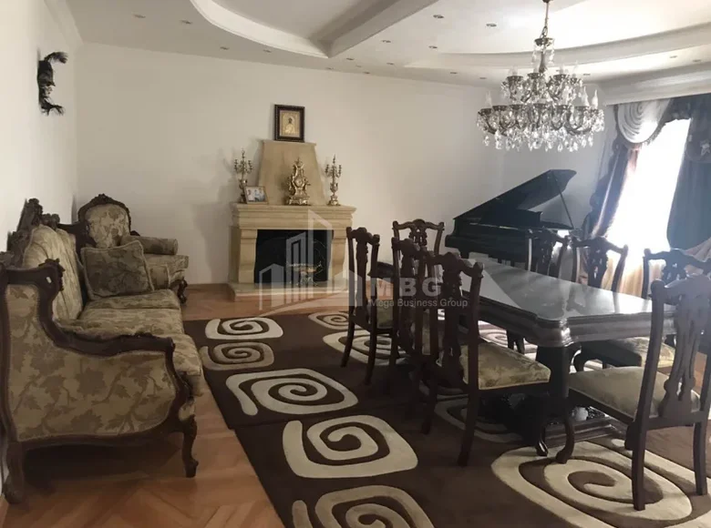 Apartamento 12 habitaciones 365 m² Tiflis, Georgia