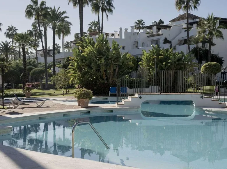 2 bedroom penthouse 115 m² Estepona, Spain