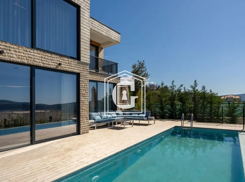 4 bedroom house 180 m² Kavac, Montenegro