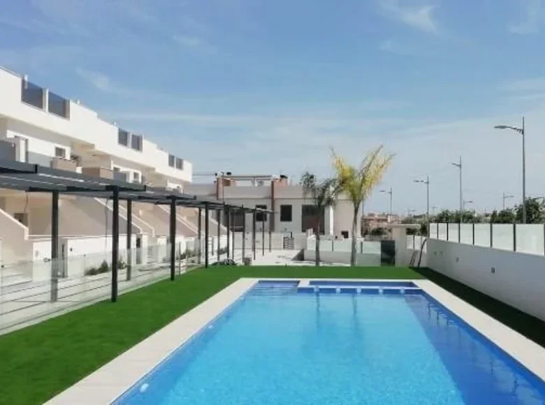 Bungalow de 2 dormitorios 77 m² Pilar de la Horadada, España