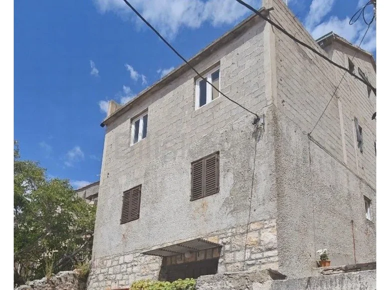 9 room house 400 m² Sutivan, Croatia