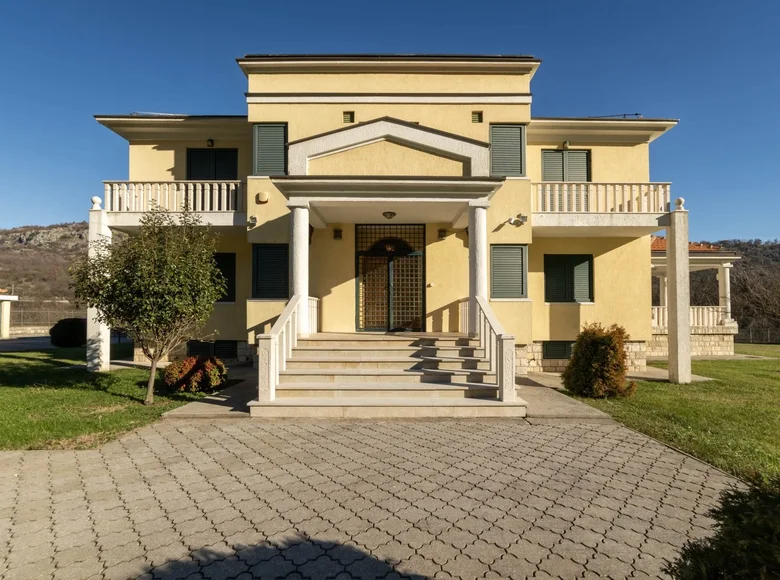 Villa 13 habitaciones 600 m² Velje Brdo, Montenegro