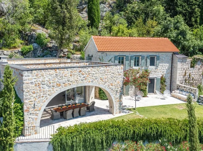 4-Schlafzimmer-Villa 800 m² Herceg Novi, Montenegro