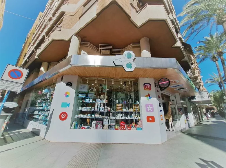Commercial property 564 m² in Alicante, Spain