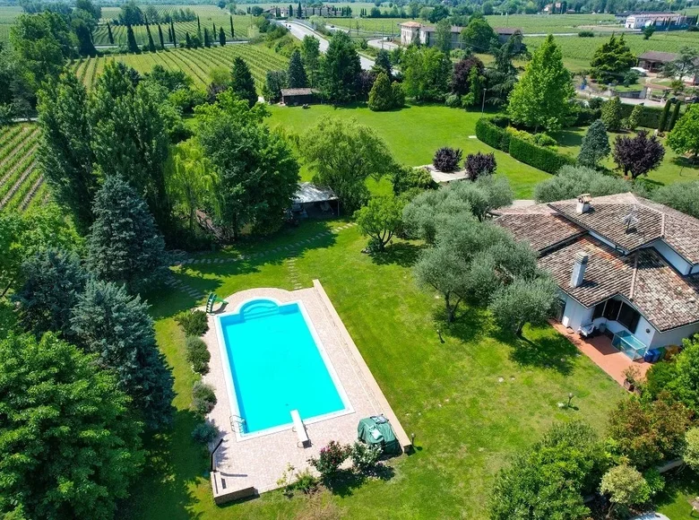 4 bedroom Villa 400 m² Sirmione, Italy