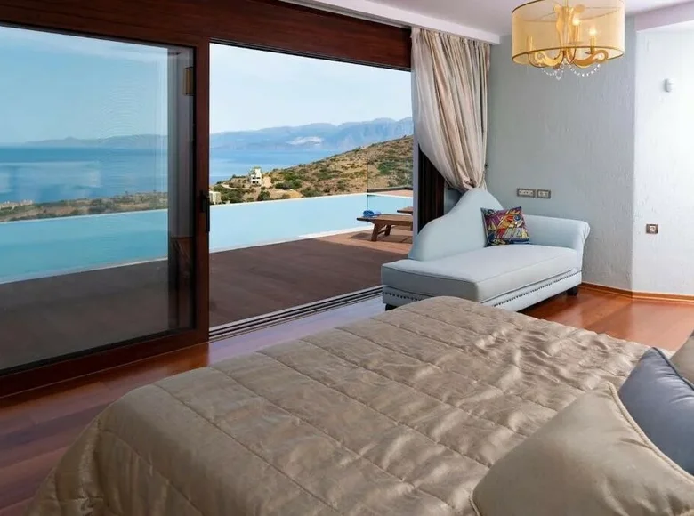 4 bedroom Villa 250 m² Agios Nikolaos, Greece