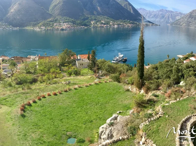 Atterrir  Kotor, Monténégro