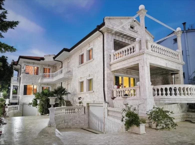 villa de 5 dormitorios 450 m² Polygyros, Grecia