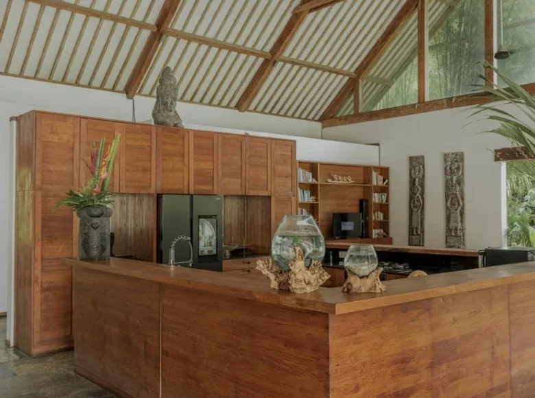 7-Schlafzimmer-Villa 1 999 m² Kerobokan, Indonesien