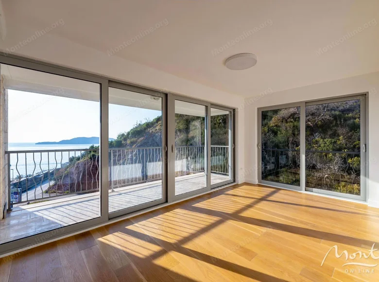 Mieszkanie 3 pokoi 160 m² Budva, Czarnogóra