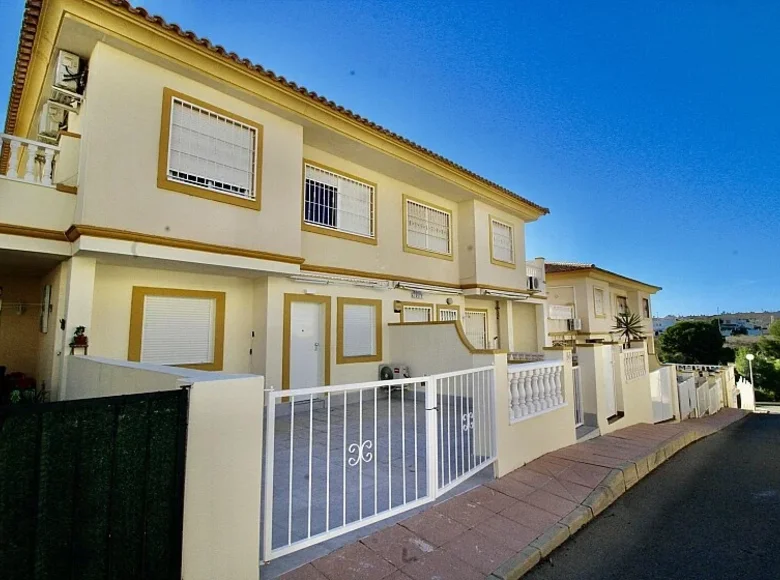 Mieszkanie 2 pokoi 65 m² Orihuela, Hiszpania