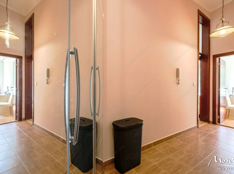 2 bedroom apartment 73 m² Herceg Novi, Montenegro
