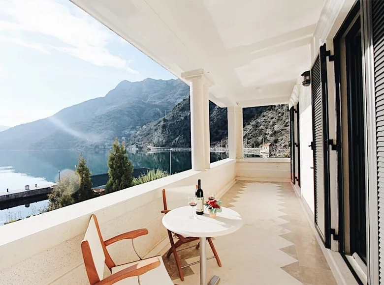 Villa 7 Zimmer 478 m² Risan, Montenegro