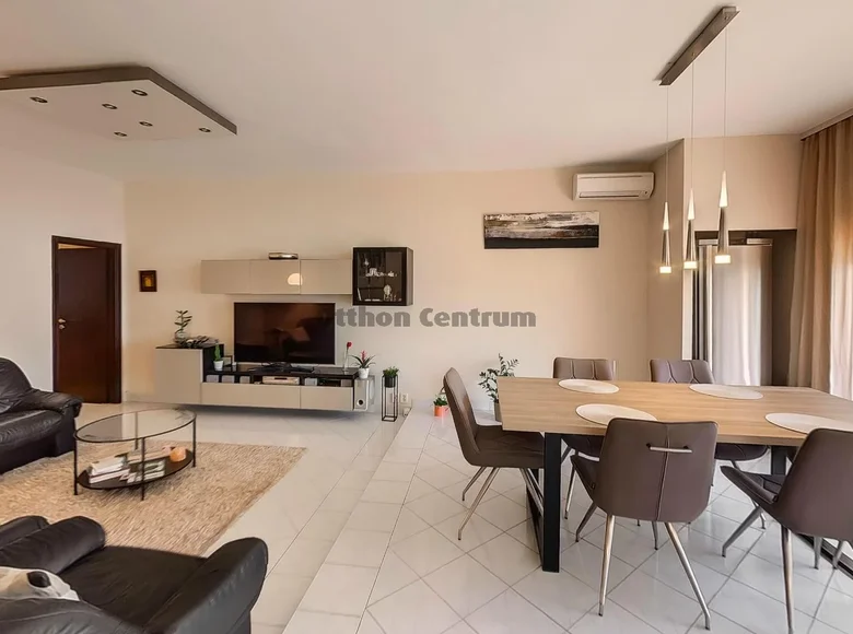 5 room house 240 m² Budaoers, Hungary