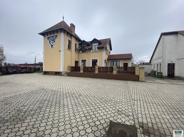 Nieruchomości komercyjne 378 m² Hajduszoboszlo, Węgry