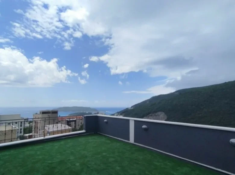 4 bedroom house 337 m² Becici, Montenegro