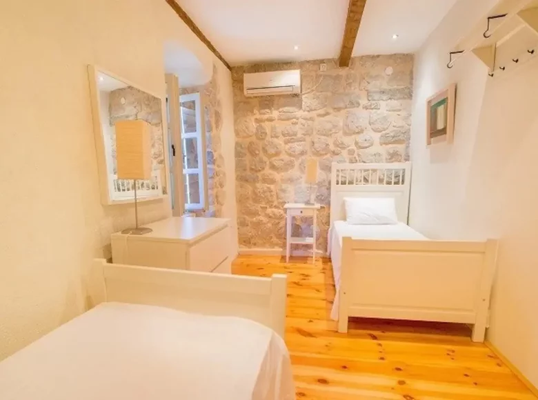 Villa de tres dormitorios 95 m² Perast, Montenegro
